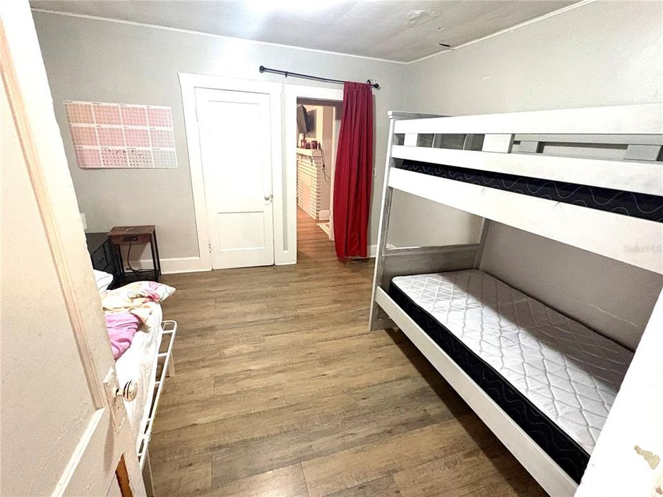 For Rent: $2,000 (2 beds, 1 baths, 570 Square Feet)