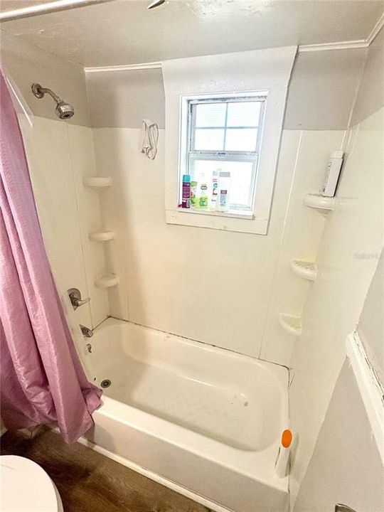 For Rent: $2,000 (2 beds, 1 baths, 570 Square Feet)