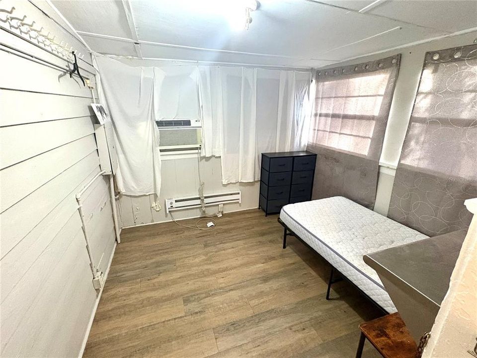 For Rent: $2,000 (2 beds, 1 baths, 570 Square Feet)