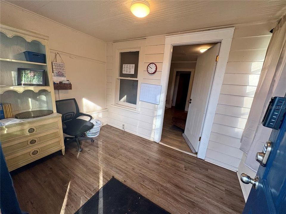 For Rent: $2,000 (2 beds, 1 baths, 570 Square Feet)