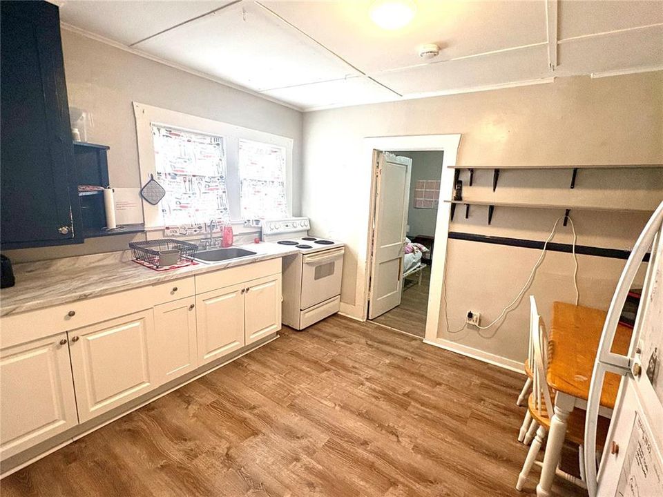 For Rent: $2,000 (2 beds, 1 baths, 570 Square Feet)