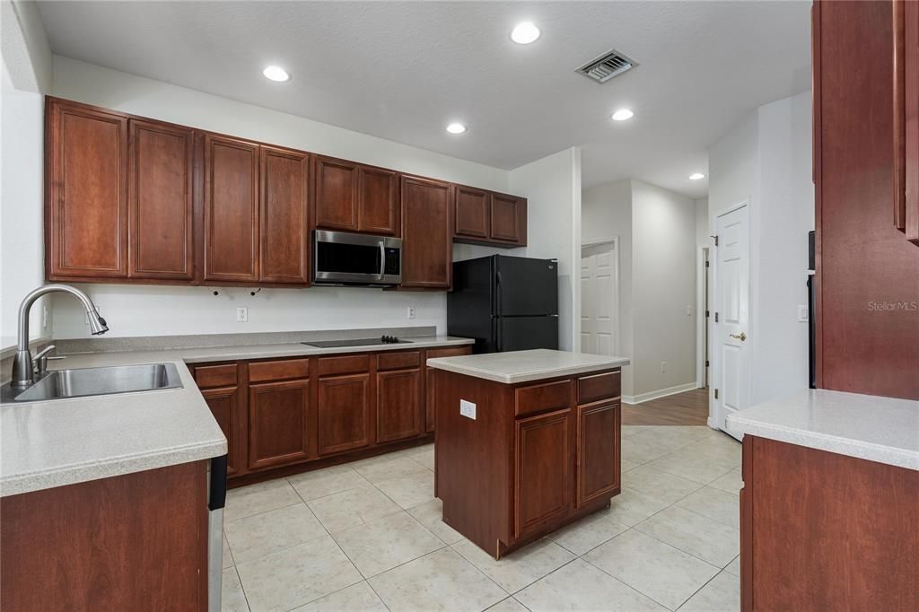 В аренду: $2,700 (4 спален, 3 ванн, 2320 Квадратных фут)