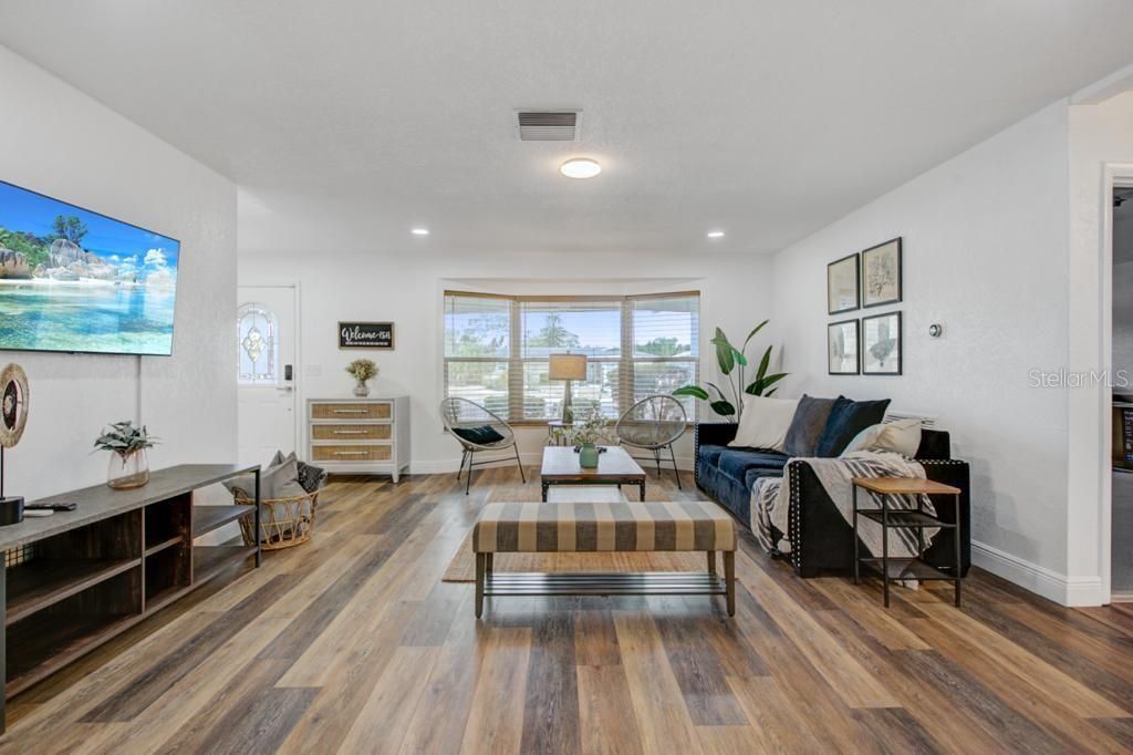 For Rent: $3,200 (3 beds, 2 baths, 1577 Square Feet)