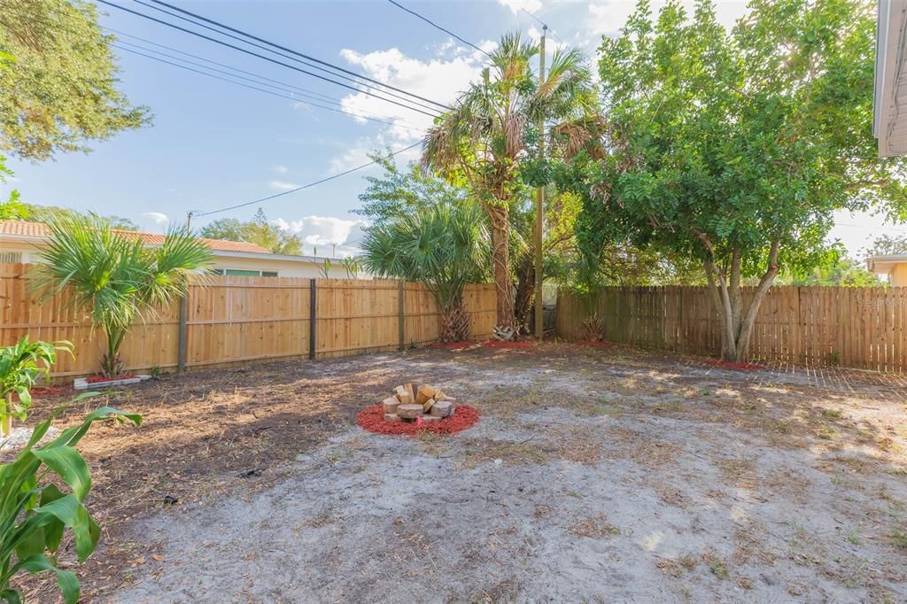 For Rent: $3,200 (3 beds, 2 baths, 1577 Square Feet)