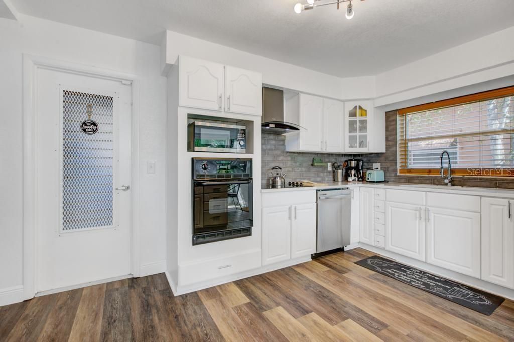 For Rent: $3,200 (3 beds, 2 baths, 1577 Square Feet)