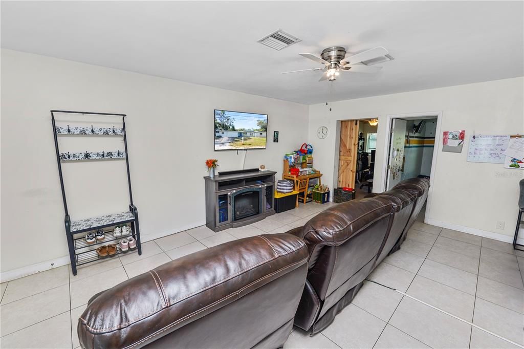 For Sale: $387,000 (3 beds, 2 baths, 1224 Square Feet)