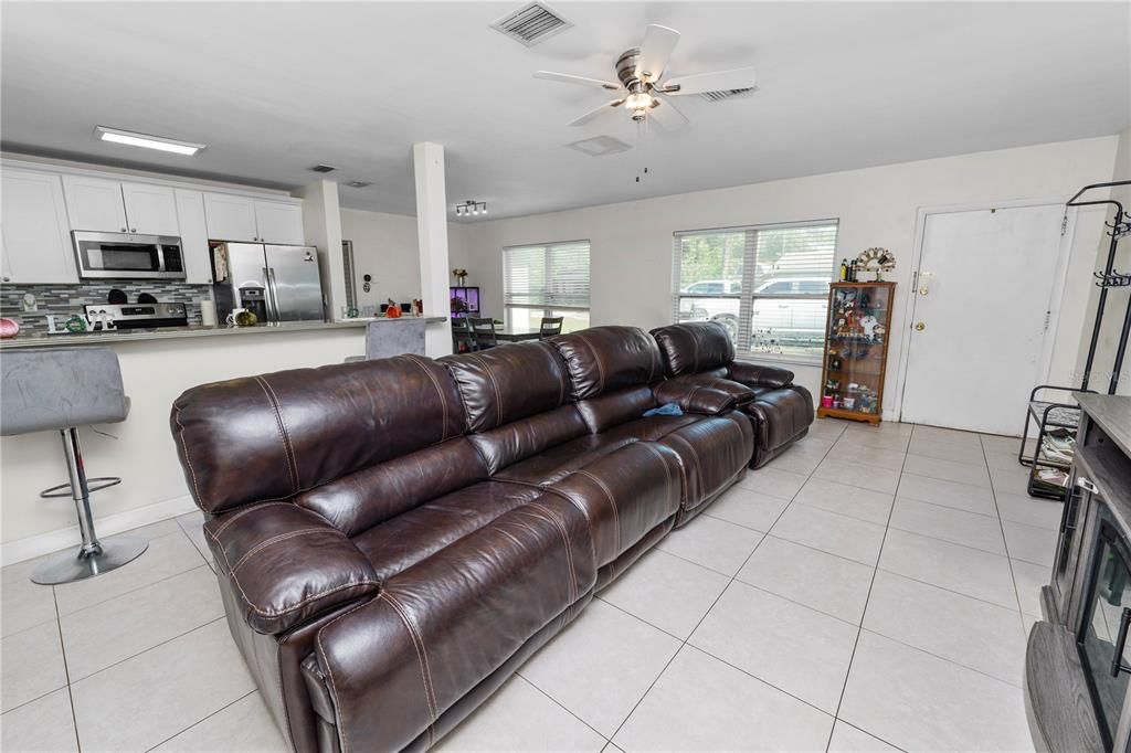 For Sale: $387,000 (3 beds, 2 baths, 1224 Square Feet)