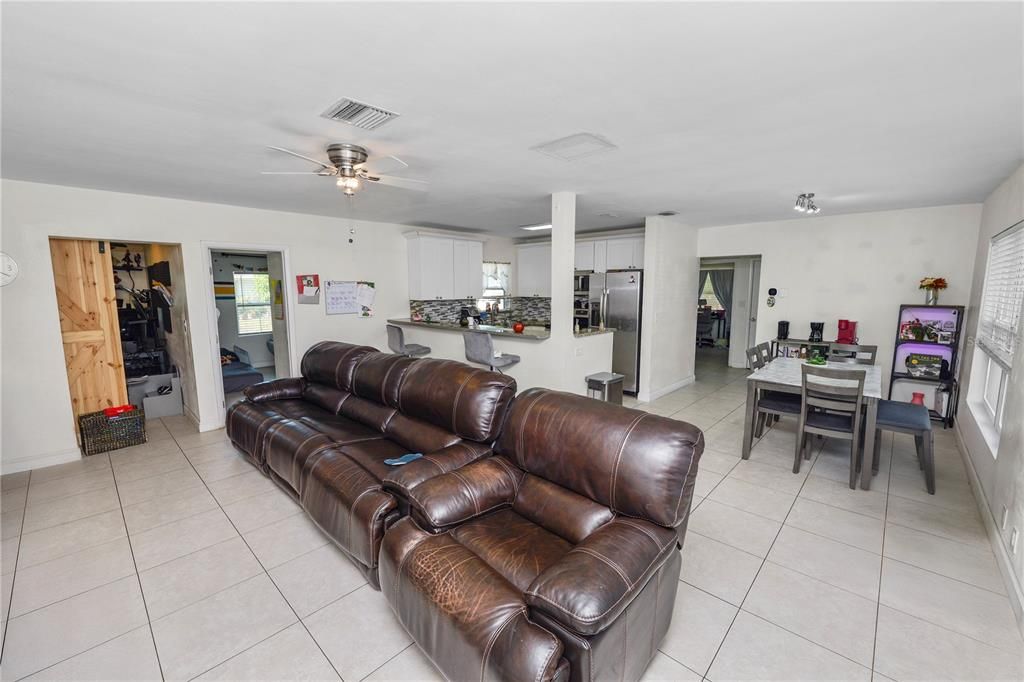For Sale: $387,000 (3 beds, 2 baths, 1224 Square Feet)