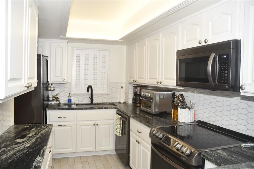 For Sale: $407,740 (3 beds, 3 baths, 1628 Square Feet)