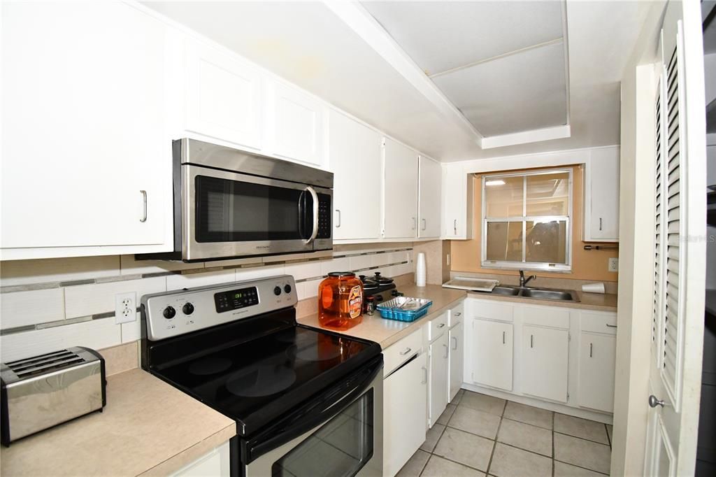 For Sale: $407,740 (3 beds, 3 baths, 1628 Square Feet)