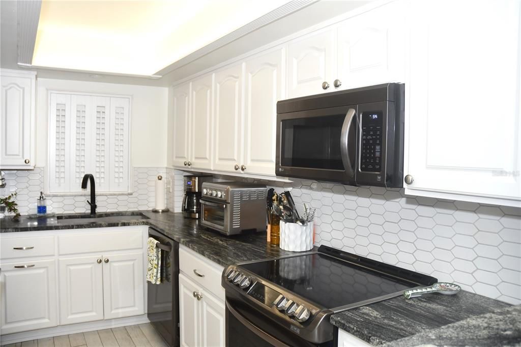 For Sale: $407,740 (3 beds, 3 baths, 1628 Square Feet)