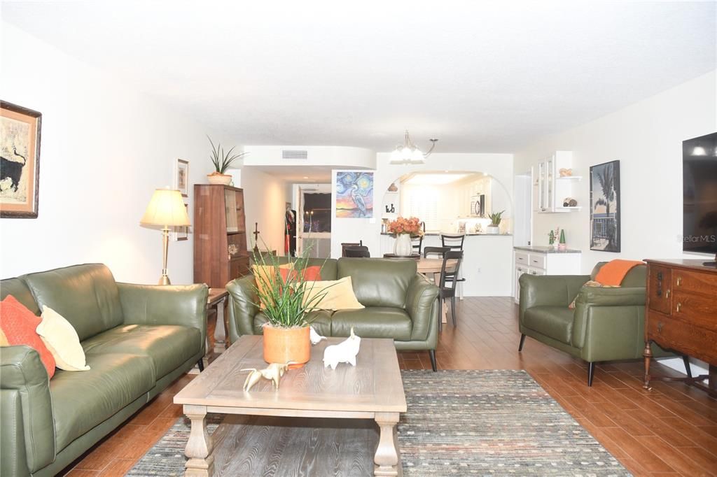 For Sale: $407,740 (3 beds, 3 baths, 1628 Square Feet)