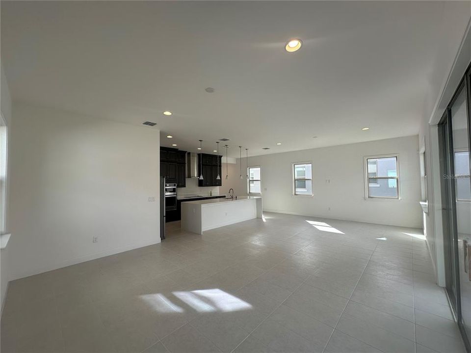 出租: $3,500 (3 贝兹, 3 浴室, 2043 平方英尺)