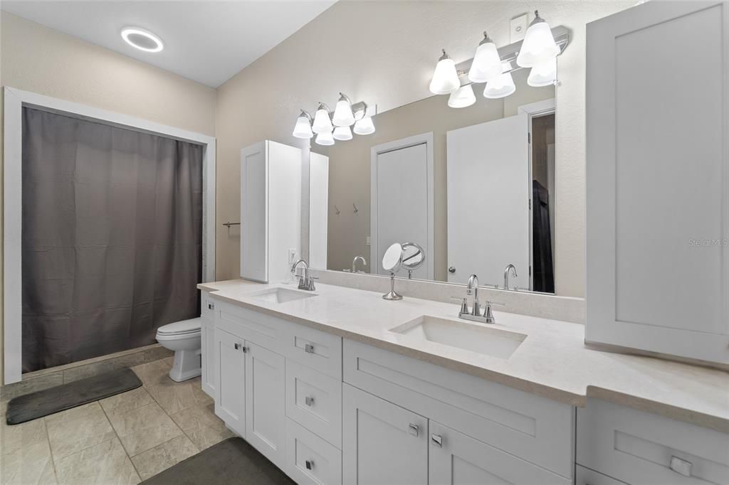 出租: $4,500 (2 贝兹, 2 浴室, 1398 平方英尺)