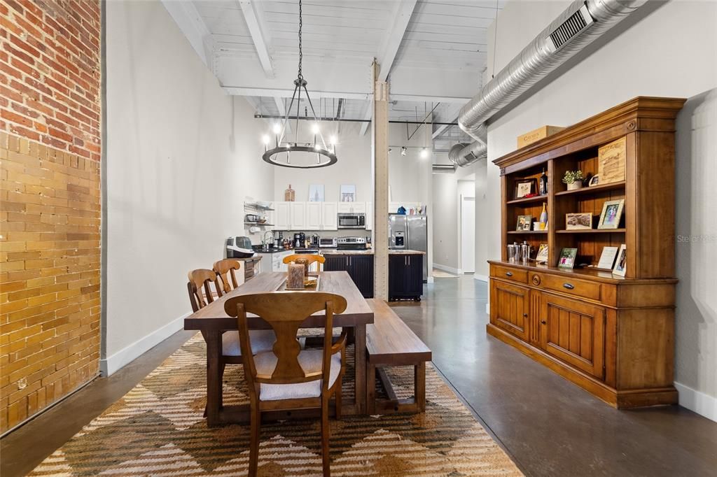 出租: $4,500 (2 贝兹, 2 浴室, 1398 平方英尺)