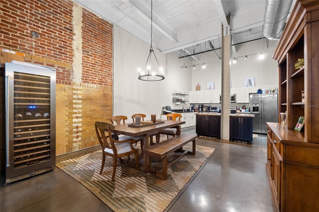 出租: $4,500 (2 贝兹, 2 浴室, 1398 平方英尺)