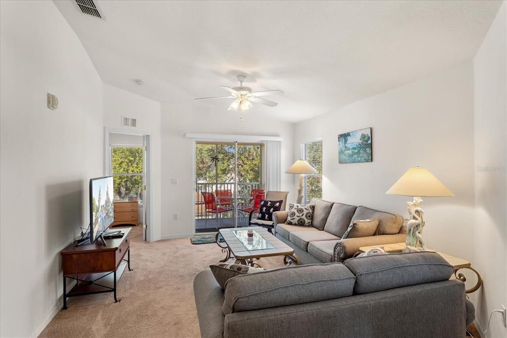 На продажу: $268,500 (3 спален, 2 ванн, 1245 Квадратных фут)