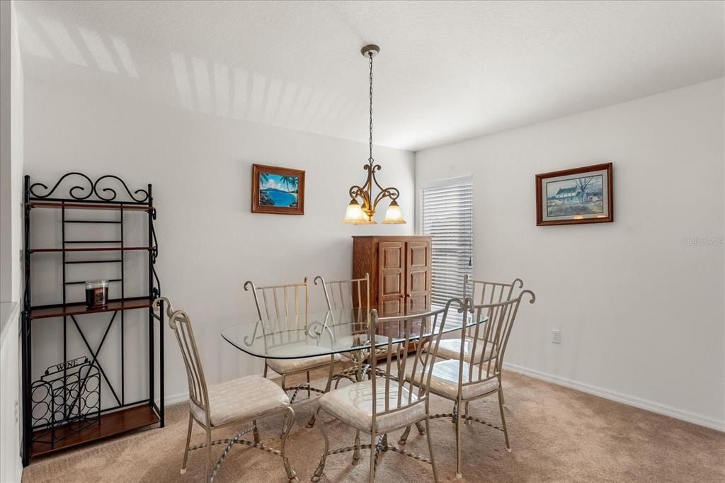 На продажу: $268,500 (3 спален, 2 ванн, 1245 Квадратных фут)