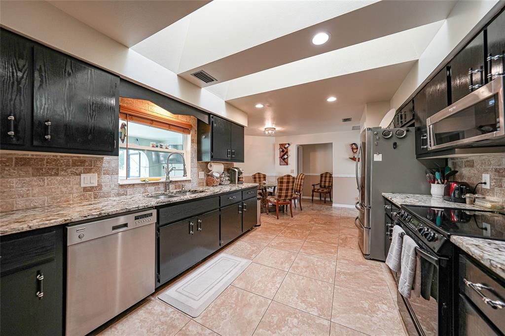 待售: $485,000 (3 贝兹, 2 浴室, 2280 平方英尺)