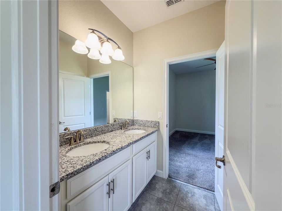 En Venta: $609,990 (4 camas, 3 baños, 2655 Pies cuadrados)