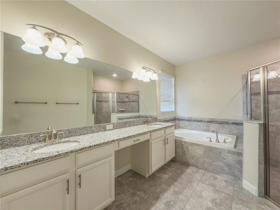 En Venta: $609,990 (4 camas, 3 baños, 2655 Pies cuadrados)