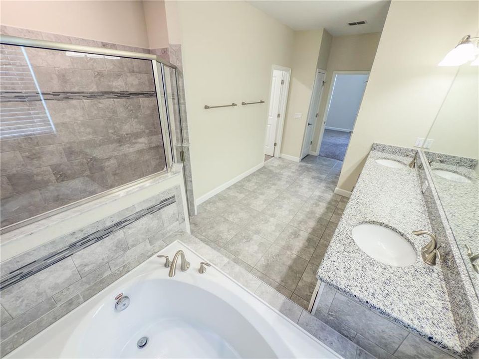 En Venta: $609,990 (4 camas, 3 baños, 2655 Pies cuadrados)