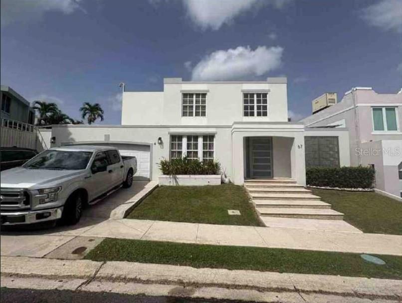 Vendido Recientemente: $630,000 (4 camas, 3 baños, 2500 Pies cuadrados)