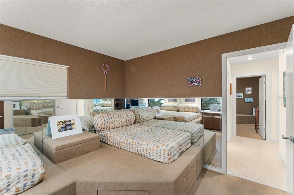 待售: $1,275,000 (5 贝兹, 3 浴室, 2646 平方英尺)