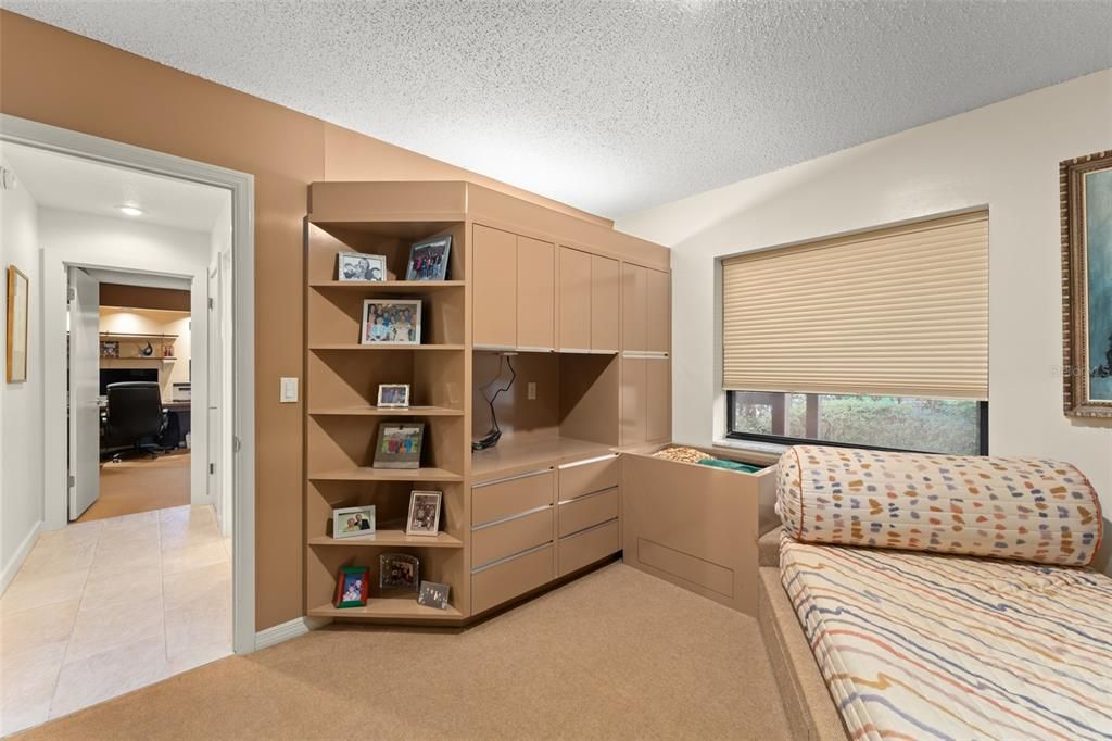 待售: $1,275,000 (5 贝兹, 3 浴室, 2646 平方英尺)