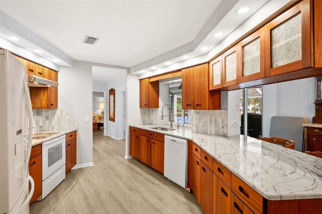 На продажу: $565,000 (3 спален, 2 ванн, 2089 Квадратных фут)