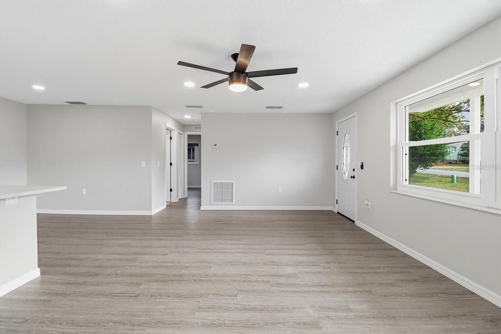 待售: $210,000 (3 贝兹, 2 浴室, 1160 平方英尺)