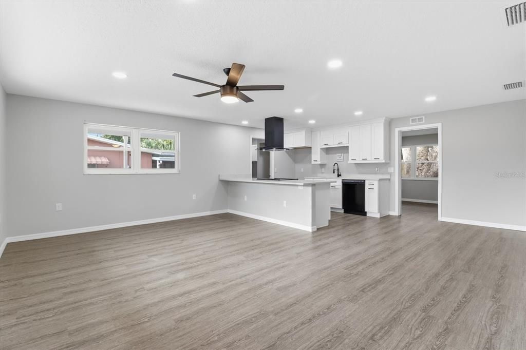 待售: $210,000 (3 贝兹, 2 浴室, 1160 平方英尺)