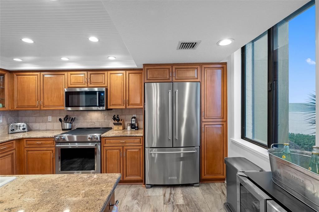 For Sale: $859,000 (2 beds, 2 baths, 1394 Square Feet)