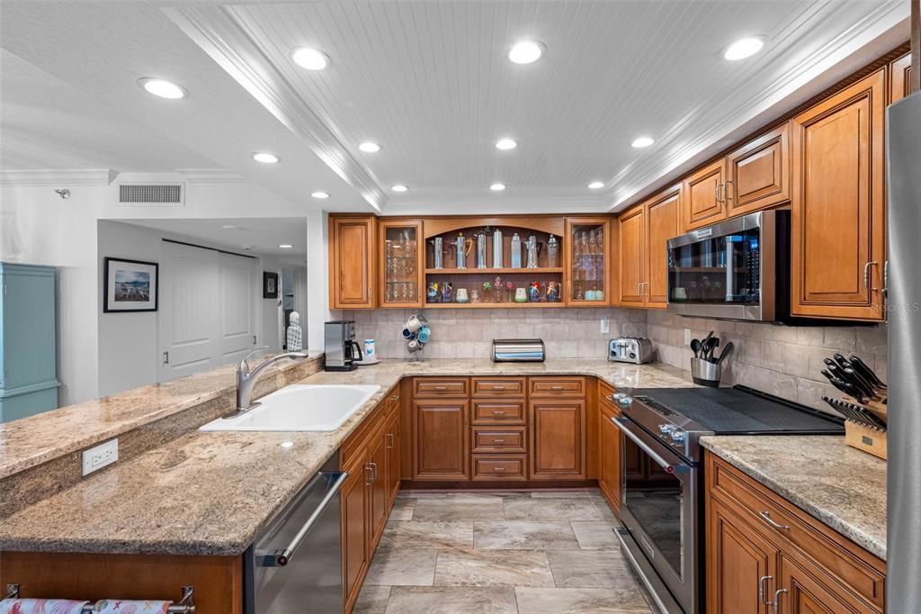 For Sale: $859,000 (2 beds, 2 baths, 1394 Square Feet)