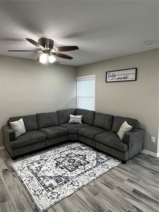 На продажу: $279,000 (2 спален, 1 ванн, 1116 Квадратных фут)