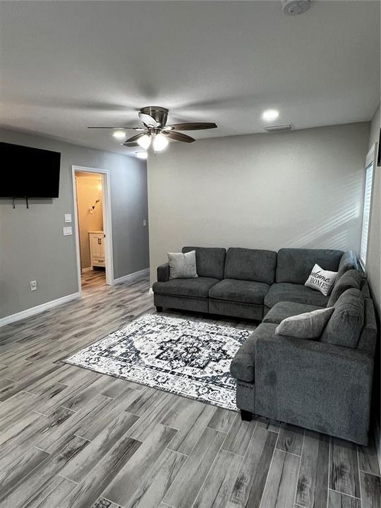 На продажу: $279,000 (2 спален, 1 ванн, 1116 Квадратных фут)