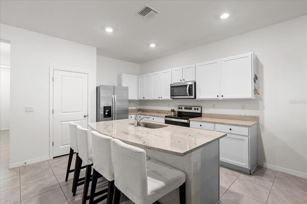 For Sale: $350,000 (3 beds, 2 baths, 1662 Square Feet)