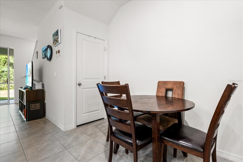 For Sale: $350,000 (3 beds, 2 baths, 1662 Square Feet)