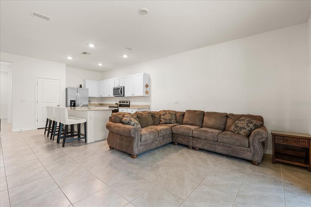 For Sale: $350,000 (3 beds, 2 baths, 1662 Square Feet)