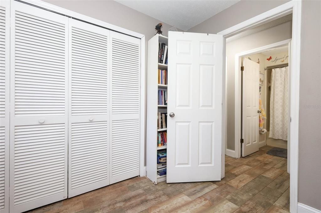 For Sale: $386,000 (3 beds, 2 baths, 1300 Square Feet)