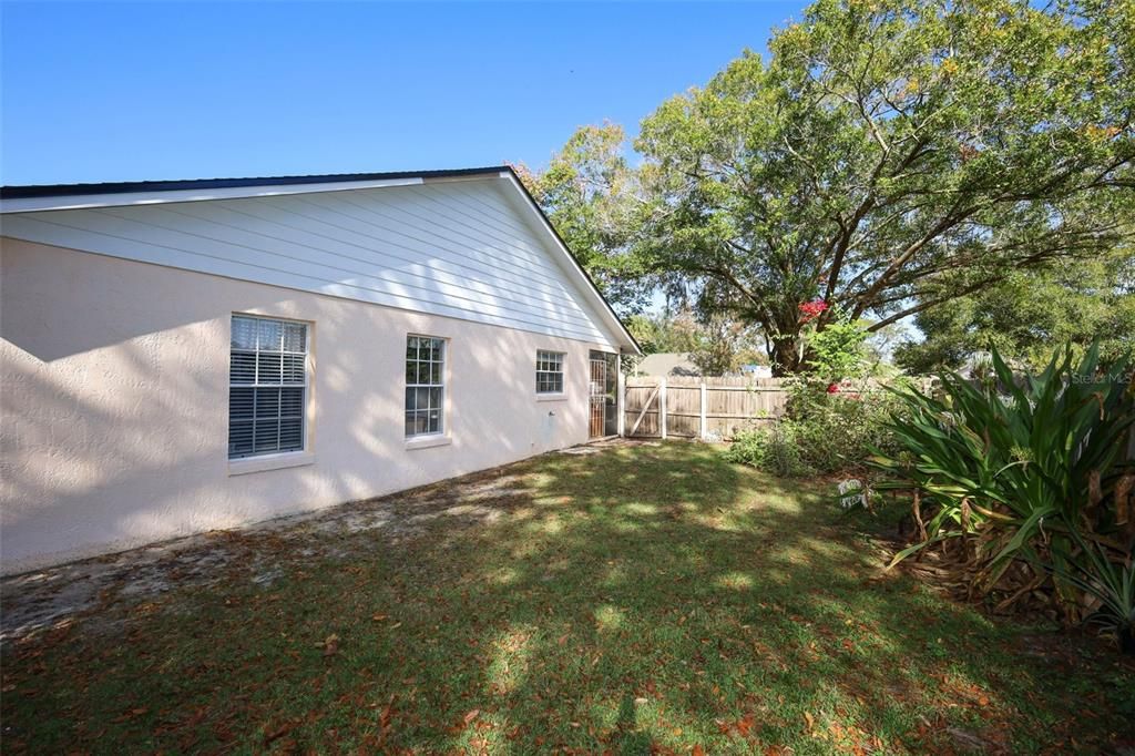 For Sale: $386,000 (3 beds, 2 baths, 1300 Square Feet)