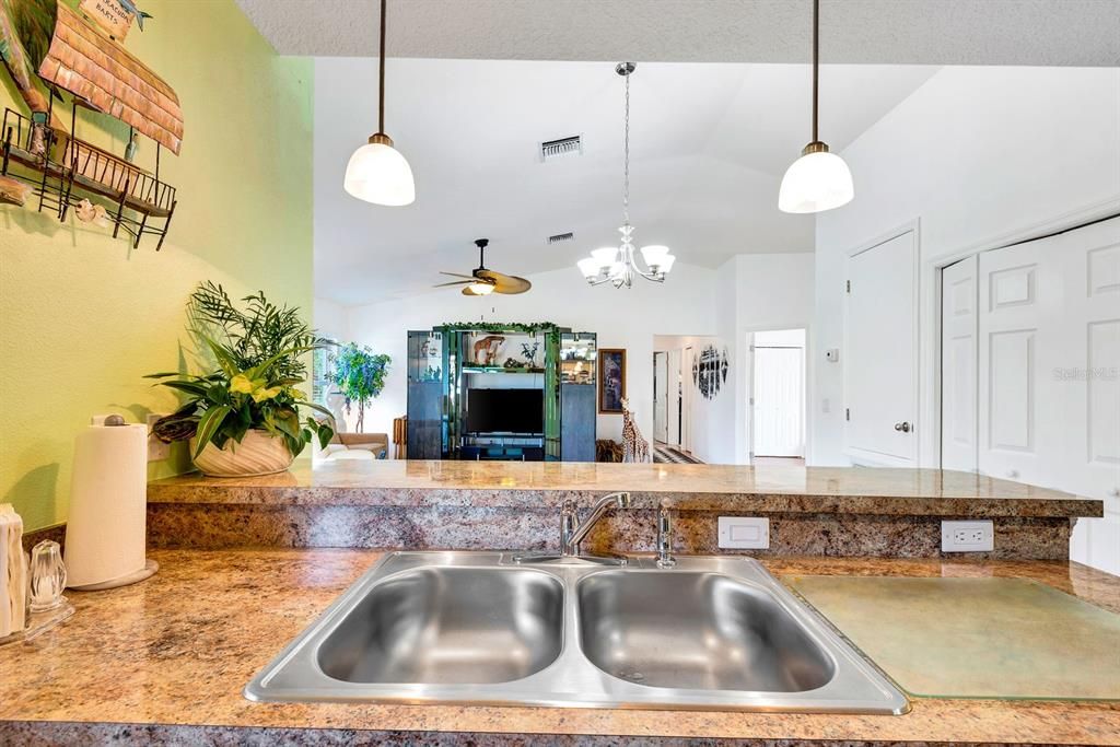 For Sale: $319,000 (3 beds, 2 baths, 1285 Square Feet)