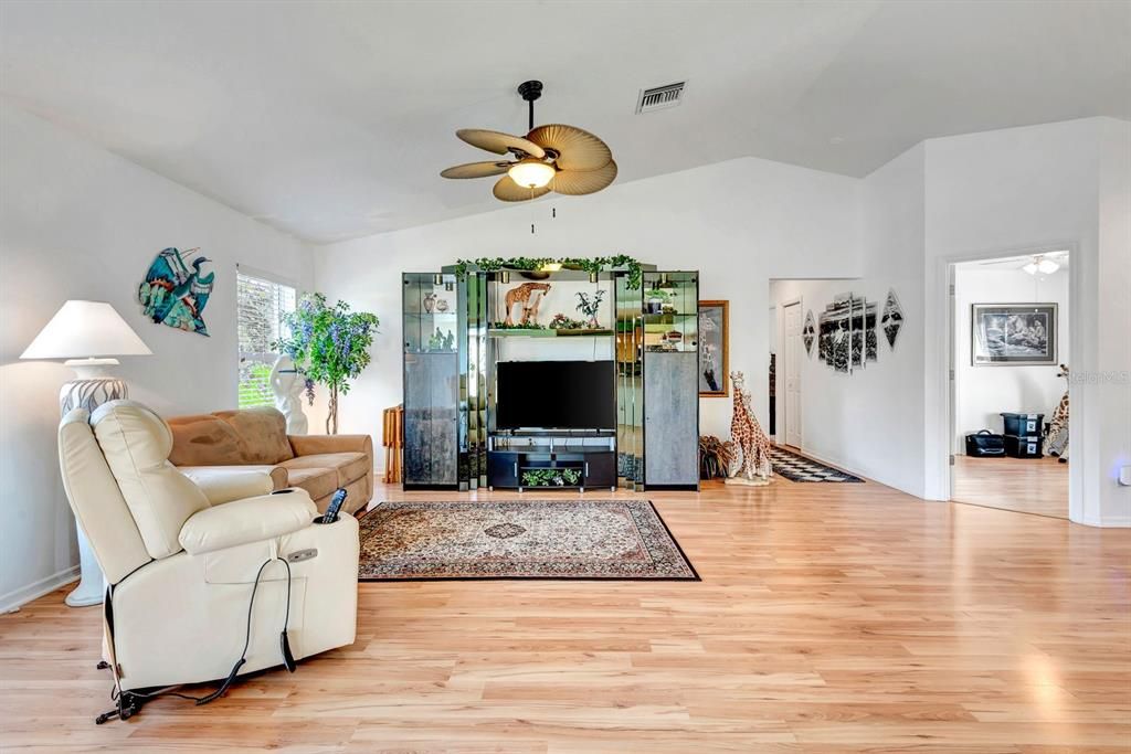 For Sale: $319,000 (3 beds, 2 baths, 1285 Square Feet)