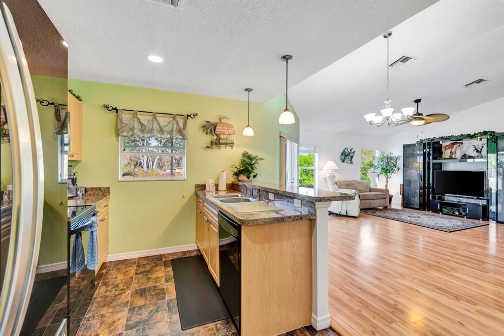 For Sale: $319,000 (3 beds, 2 baths, 1285 Square Feet)