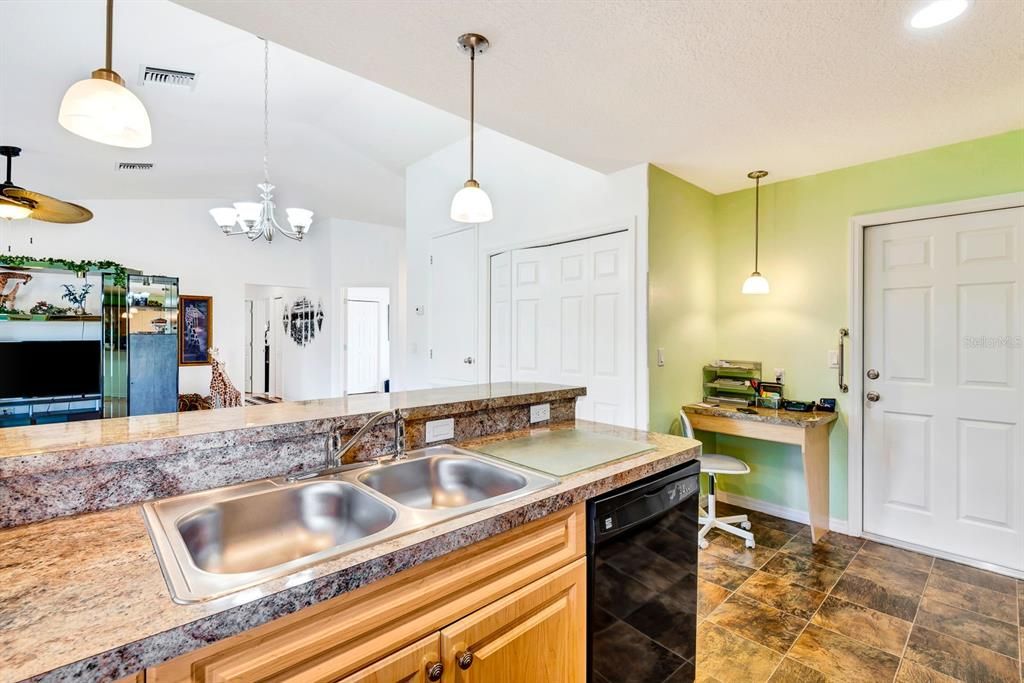 For Sale: $319,000 (3 beds, 2 baths, 1285 Square Feet)