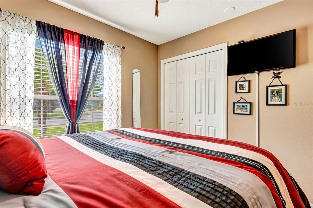 For Sale: $319,000 (3 beds, 2 baths, 1285 Square Feet)