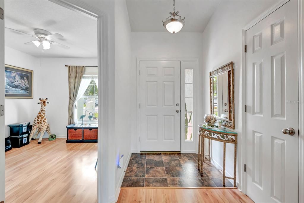 For Sale: $319,000 (3 beds, 2 baths, 1285 Square Feet)