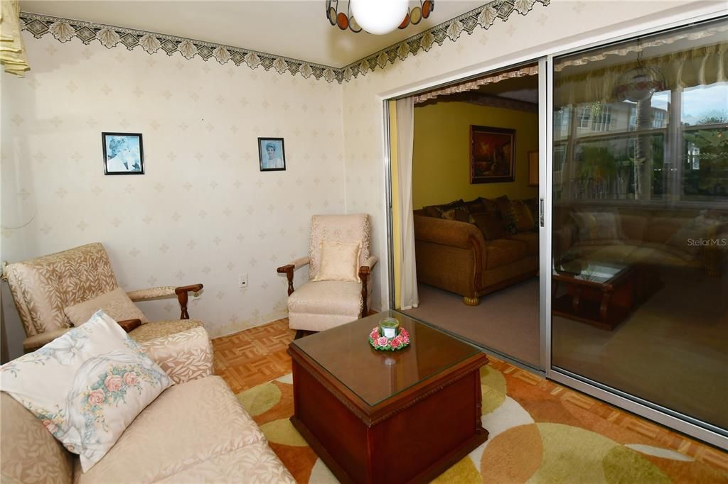 For Sale: $59,900 (1 beds, 1 baths, 869 Square Feet)