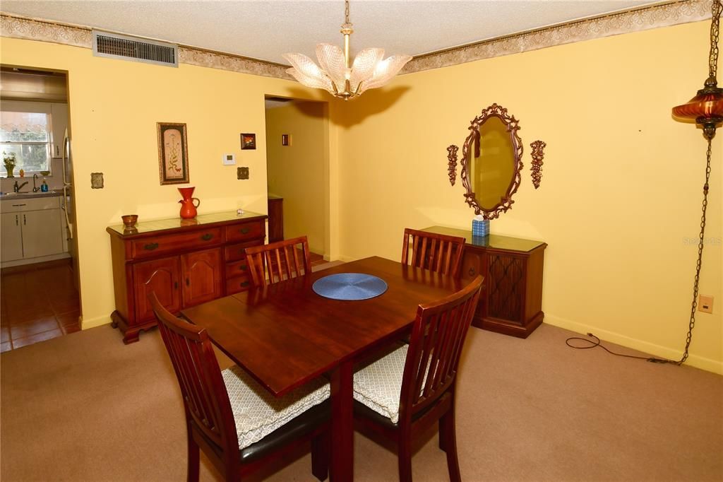 For Sale: $59,900 (1 beds, 1 baths, 869 Square Feet)