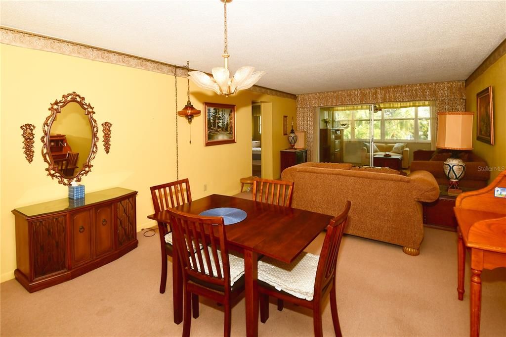 For Sale: $59,900 (1 beds, 1 baths, 869 Square Feet)